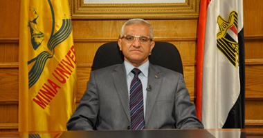 رئيس جامعة المنيا يترأس اجتماع مجلس كلية الصيدلة لبحث اعتمادها أكاديميا  