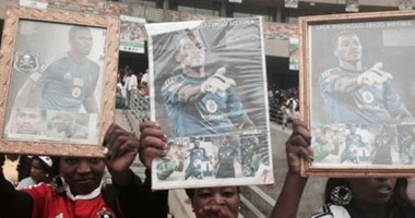 نخبة  من الرياضيين والسياسيين يتقدمون جنازة  قائد  جنوب أفريقيا 