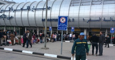 طائرة مصرية تغادر إلى تونس فى أولى رحلات إعادة المصريين من ليبيا  