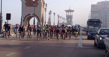 محافظ الإسكندرية يقود سباق دراجات بمشاركة 5000 مشترك بينهم معاقون  