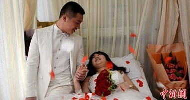 شاب يفاجئ خطيبته مريضة السرطان بـ سيشن  زفاف فى المستشفى  اليوم السابع