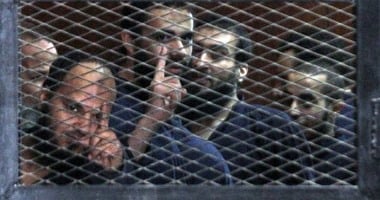 متهم بـ خلية الظواهرى  الإرهابية يعلن مبايعته  أبو بكر البغدادى  بالمحكمة  