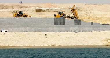 رفع 223 مليون متر مكعب رمال مشبعة بالمياه من قناة السويس الجديدة  اليوم السابع