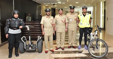 شرطة دبى تبدأ السير بدراجات هوائية وكهربائية صديقة للبيئة  
