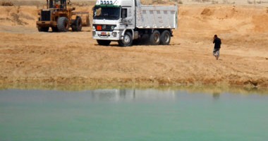 جمعية أهلية بالسويس تتبرع بنقل مواطنين لمواقع حفر قناة السويس 