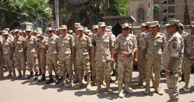 بالفيديو.. قائد وضباط الجيش الثالث يتبرعون لصندوق  تحيا مصر  بالسويس 