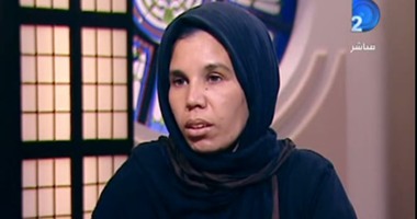 المرأة الملقية أبناءها بالشارع: الفقر السبب والنيابة اعتبرتنى ضحية 