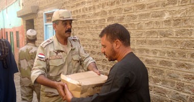 القوات المسلحة تنتهى من توزيع 900 ألف حصة غذائية مجانية بالصعيد 