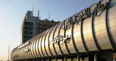 مطار القاهرة يستقبل طائرة مساعدات ووفدًا إيرانيًا لدعم قطاع غزة 