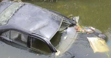 الإنقاذ تنتشل سيارة حادث معدية سمالوط 