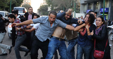 انتفاضة ثورية ضد تعامل الشرطة مع متظاهرى الشورى.