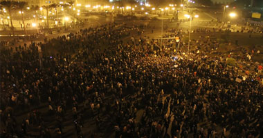 مئات الآلاف يتوافدون على التحرير
