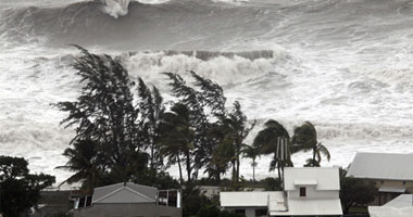 انقطاع الكهرباء وسقوط أشجار جراء إعصار يضرب برمودا 