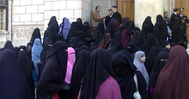 المنتقبات بجامعة القاهرة ينظمن وقفة احتجاجية ضد منعهن من الامتحان بالنقاب