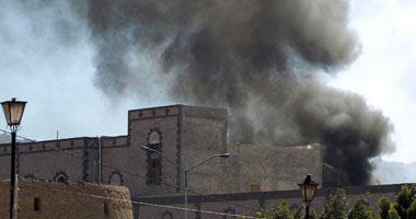 جانب من الهجوم على مجمع وزارة الدفاع اليمنية <br>

