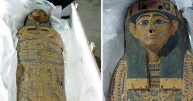 تابوت فرعونى ولوحة قبطية بحوزة مهرب آثار فى سوهاج 