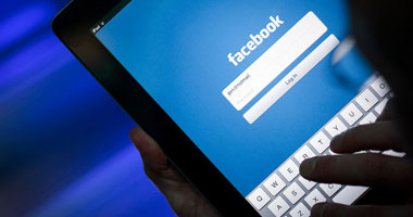 نصف مليار مستخدم لـ فيس بوك  يدخلون من هواتفهم الذكية  