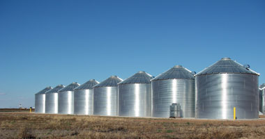 وزير التموين: إنشاء صومعة لتخزين القمح بسعة 500 ألف طن 