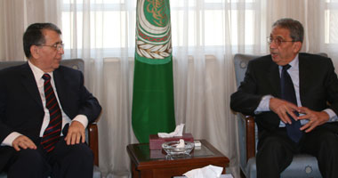 أحمد آرتوك مستشار الرئيس التركى مع عمرو موسى الأمين العام للجامعة العربية