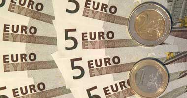اليورو  يستقر قرب أقل مستوى فى 11 عاما مع المراهنة على تيسير كمى بأوروبا  اليوم السابع