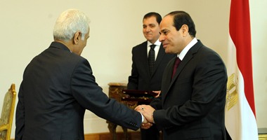 الرئيس السيسى يمنح وسام الجمهورية من الطبقة الأولى لرئيس محكمة النقض